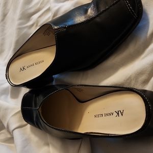 Anne Klein black size 8.5 mules
